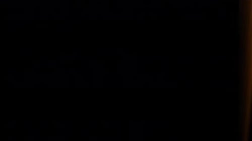 Efeito de transições de filme retrô Punch Hole, fundo preto, sobreposição de tela, grunge, abstrato