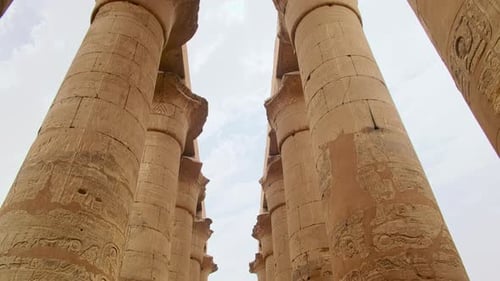 Columnas del templo del antiguo Egipto