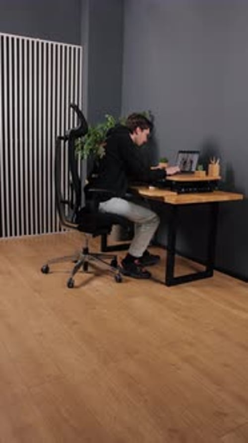 Nutzung des digitalen Arbeitslaptops für den Büro-Laptop