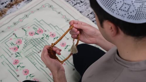 Ramadan-Muslime beten
