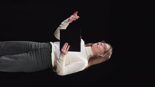 Ladyadvisor Discussing Business Knowhow at Workshop