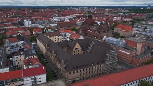 Vista aérea de drone do Museu Ferroviário Alemão em Nuremberg (DB Museum Nürnberg)