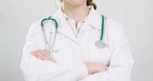 Portrait of a beautiful female doctor smiling showing a perfect smile, on professional clinic. Con