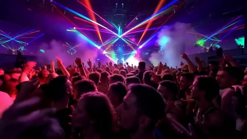 Energetischer Publikumstanz bei einem pulsierenden Musikkonzert mit Farbe