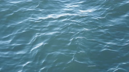 Schöner Bewegungshintergrund auf der Wasseroberfläche
