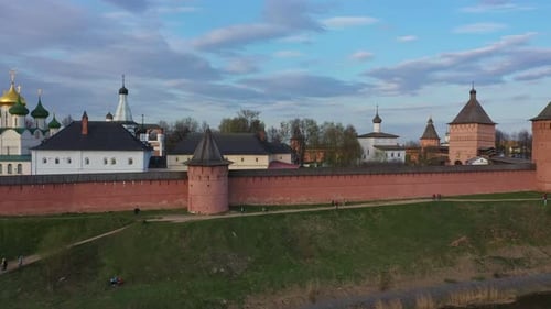 Beaux bâtiments historiques de l'ancienne ville de Souzdal