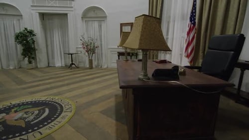 Oval Office rotating around presidents desk HD