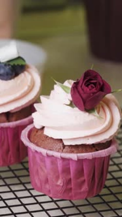 Decorating Chocolate Cupcakes with Rose and Pearls
