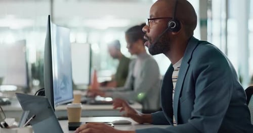 Explain, virtual assistant or man on computer in call centre, telecom or tech support for customer