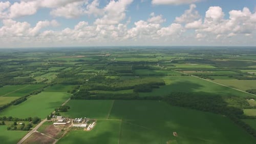 Indiana, alrededor de 2019. Vista aérea de las tierras de cultivo rurales de Indiana. Desde Helicopter With
