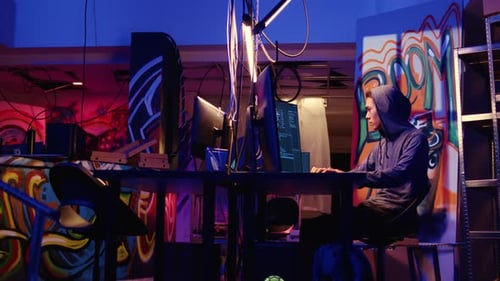 Hacker Teaches Hacking to New Member