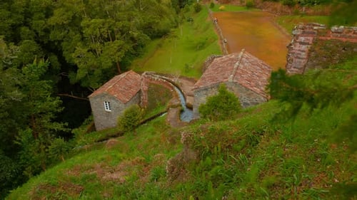 Parque Natural Ribeira dos Caldeiroes em São Miguel, Açores, Portugal