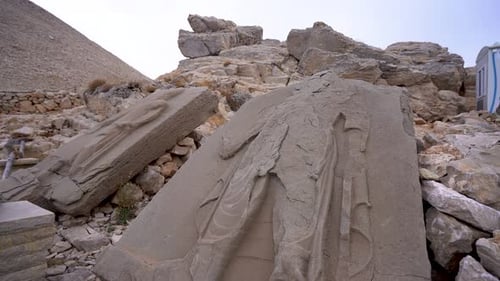 Reliefs historiques sur le mont Nemrut 4K