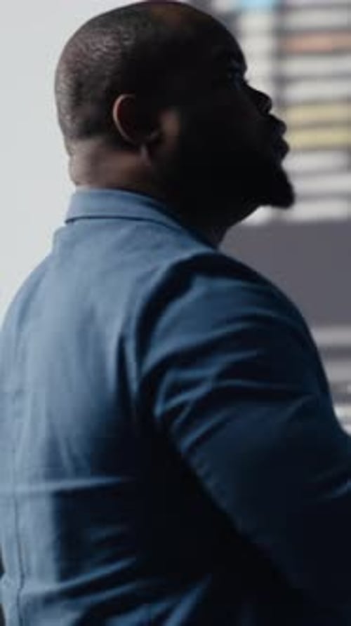 Vertical Video Black Engineer Explores Algorithm Design and Binary Code with AI Tools