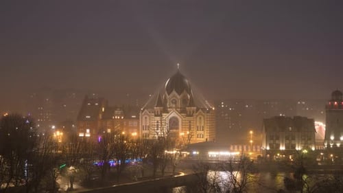 Timelapse of spotlights painting the synagogue’s dome