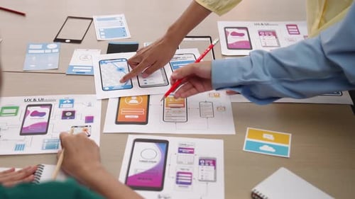 Panoramavideo des Mitarbeiterplans eines Startup-Unternehmens auf der Benutzeroberfläche. Synergetisch