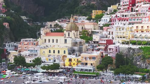 Vue aérienne de Positano et de l'église de Santa Maria Assunta, Italie