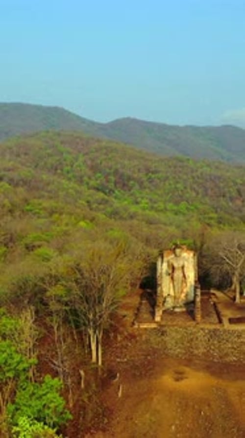 Vue verticale du parc avec paysage de montagne en Thaïlande