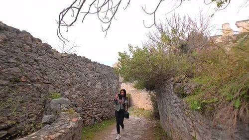 Vlogger Tourist in Historic Ruins