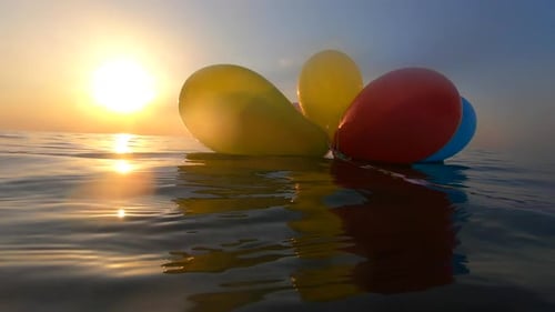 Bunch Airy Multicolores Balões Swing Waves Sea Sunny Summer Day Sunset Dawn