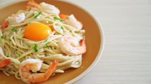 Delicious Creamy Carbonara Pasta with Shrimp and Egg Yolk