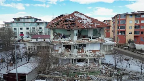 Nach dem Erdbeben zerstörte Gebäude