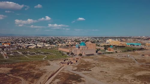 Vue aérienne de la vieille ville du Turkestan