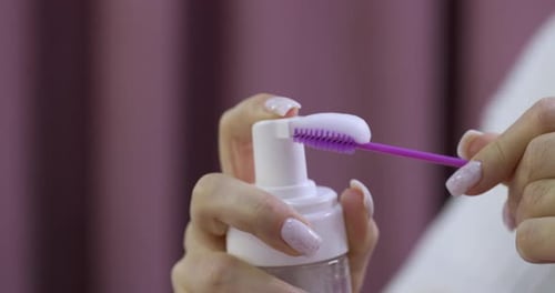 Cleansing Foam Applied to Cosmetic Brush