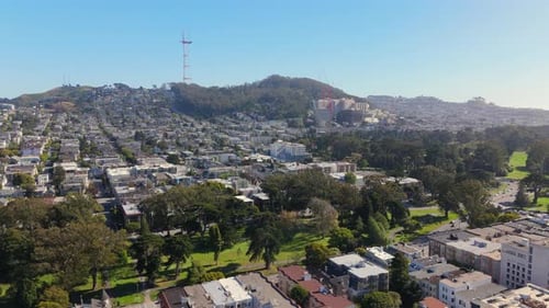 Vista aérea de vários bairros de São Francisco e da bela paisagem que os rodeia