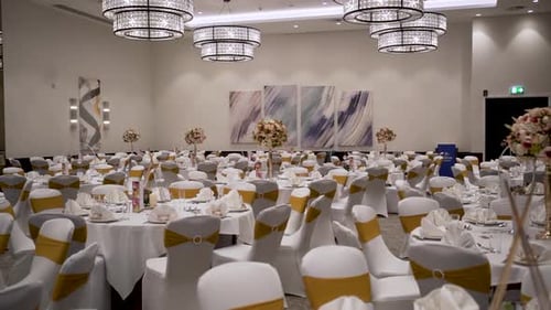 A shot captures the dining area at a timeless wedding, adorned with an exquisite theme.