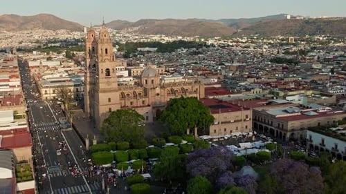 TOMA DE DRON DE LA CATEDRAL DE MORELIA AL ATARDECER