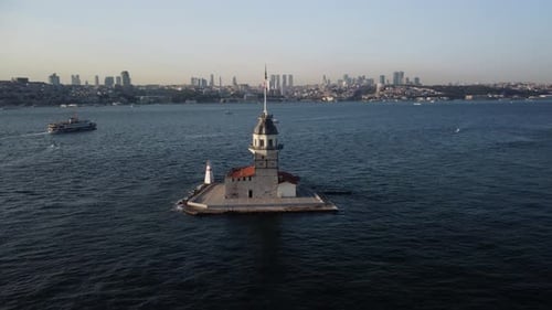 Luftaufnahme des Jungfrauenturms in Istanbul, Türkei