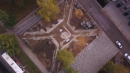 Pattern of park paths near building