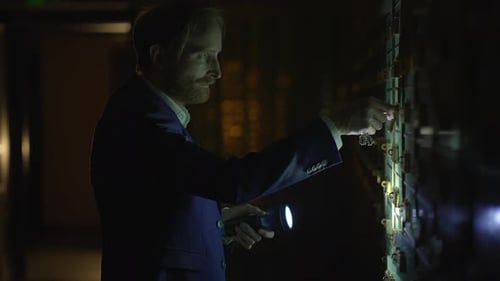 Man Opens Safe Deposit Box, Takes Money