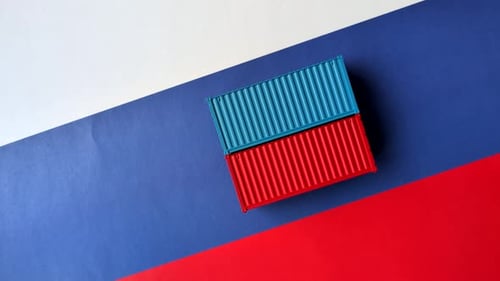 Conteneurs arborant le drapeau russe comme concept d'embargos et d'interdictions d'exportation. L'interdiction d'exportation russe