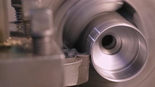 Drehmaschine, Fräsanlage, Metallknüppelschneidemaschine mit Spänen