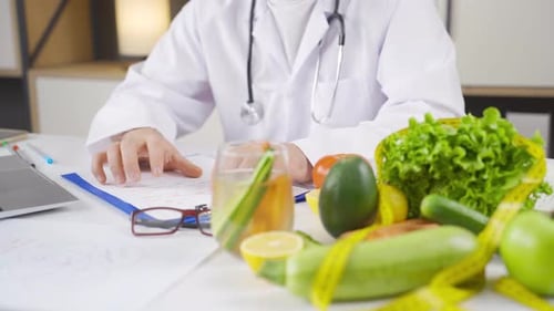 Nutrition program, thoughtful dietitian.