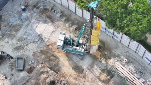 Pfahltreiber im Einsatz auf einer Baustelle in Jeonju, Südkorea