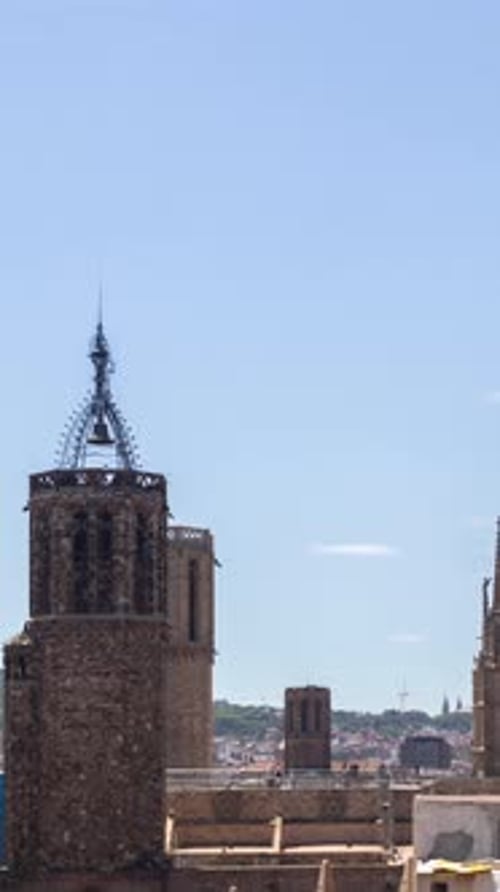 Kathedrale von Barcelona im gotischen Viertel der Stadt in Vertikal
