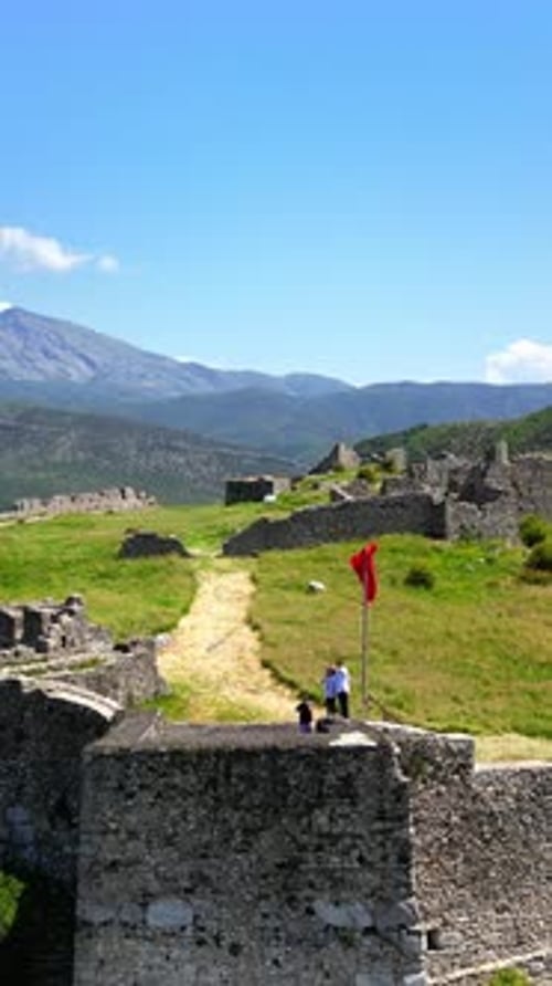 Vue aérienne par Drone du château de Lezhe à Lezhe, en Albanie. Verticale