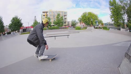 Ralentissement du skateboardeur à 360 degrés lors du saut