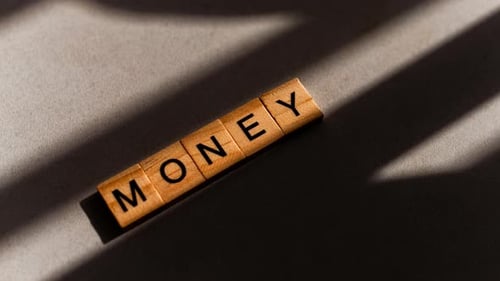 Ampliando o dinheiro, símbolos poderosos de riqueza em ambientes de negócios, abordagem minimalista