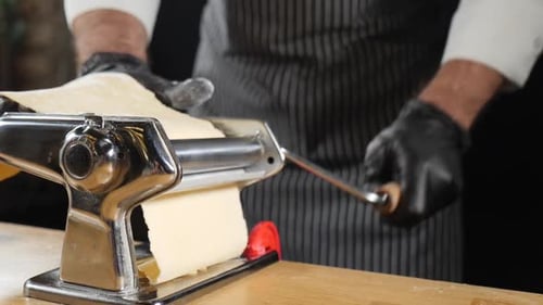 Chef Makes Pasta With a Shiny Pasta Machine