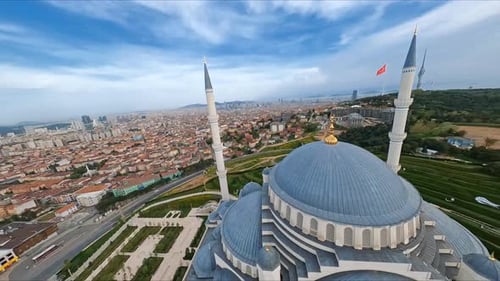 Vista desde un dron de la maravillosa mezquita de Suleymaniye con seis minaretes, imágenes de un paisaje histórico en