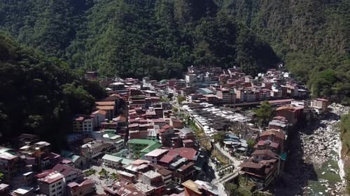 Aguas Calientes, pueblo peruano, valle del río Urubamba, Zumbido aéreo, Sudamérica