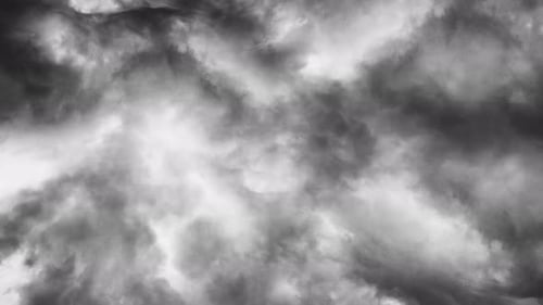 Gewitter, die in den Wolken über dem Himmel auftreten, und Gewitter.