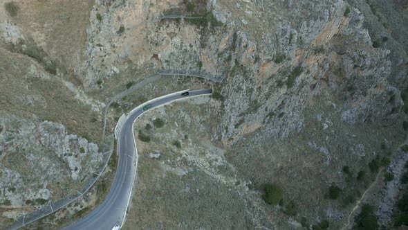 Veh culos Que Atraviesan El T nel Topolia Gorge Creta Grecia 4K 60 veh-culos-que-atraviesan-el-t-nel-topolia-gorge-creta-grecia-4k-60