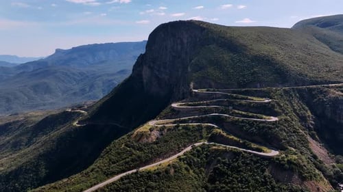La célèbre serpentine de Serra Da Leba