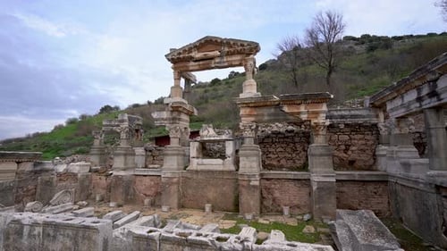 Historische Ruinen in der antiken Stadt Ephesos 4K