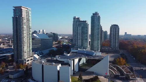 el Centro Cívico de Scarborough en los edificios residenciales, comerciales y municipales del centro de la ciudad de Scarborough;